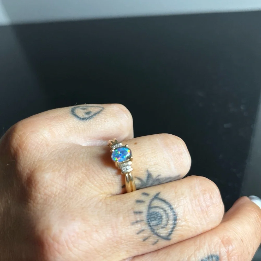 Dazzling Opal Gold Ring - Picture 2 of 7